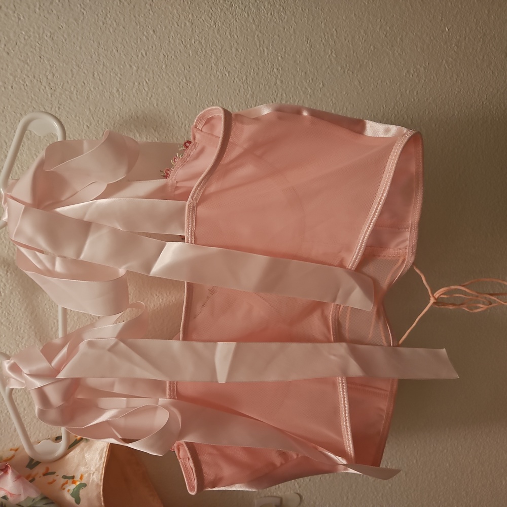 Pink top - Picture 2 of 2
